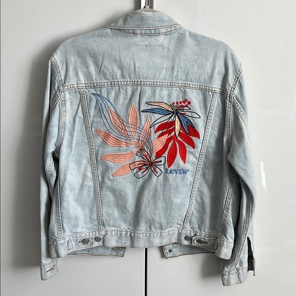 Levi's Jackets & Blazers - LEVI’S NWOT Light Blue Embroidered Denim Jacket, Size M